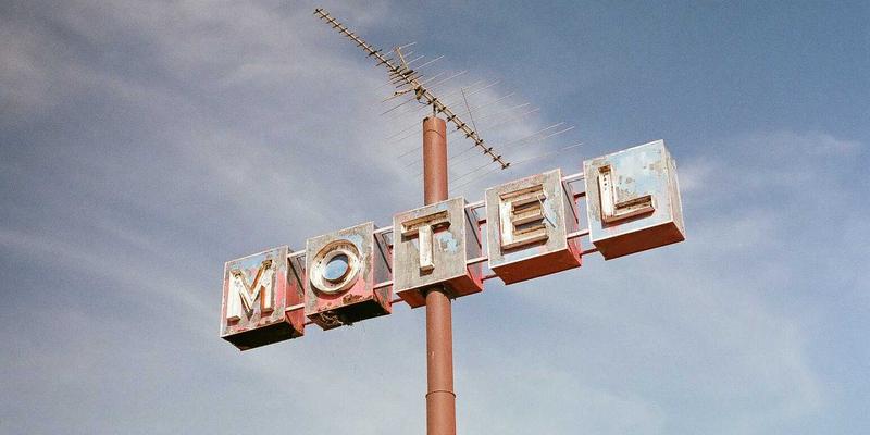 奥兰治城退休生活完美行程规划：老年友好社区、休闲活动与医疗资源全指南